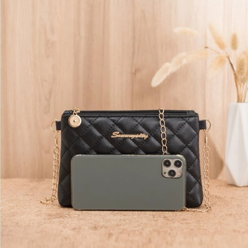 ⚠️Clearance Black Quilted Gold Chain Crossbody Bag - Picture 2 of 5